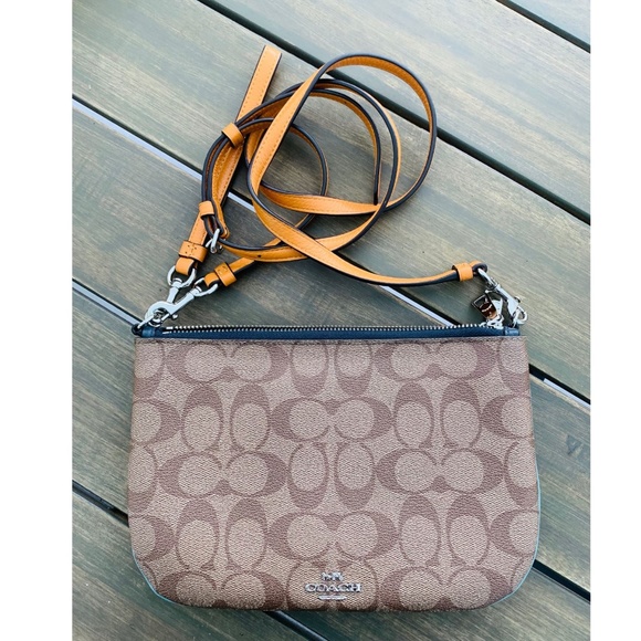 COACH Small Crossbodyin signature canvas - Picture 1 of 3